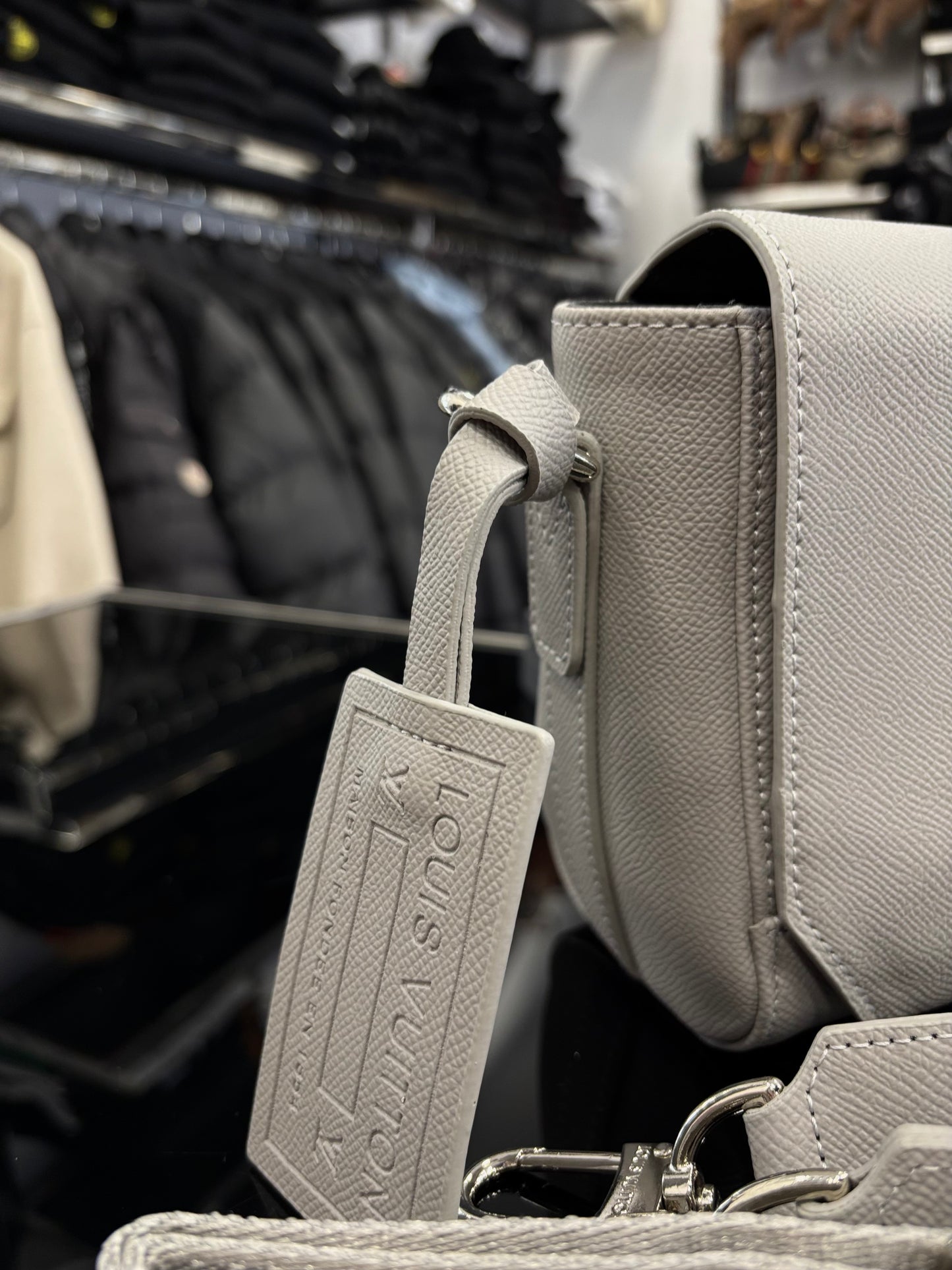 Louis Vuitton grey τσαντάκι ώμου/χιαστί