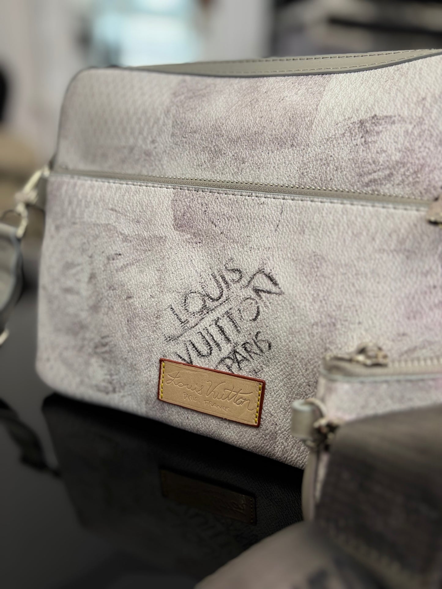 Louis Vuitton Trio Messenger
Damier Salt Stone Grey