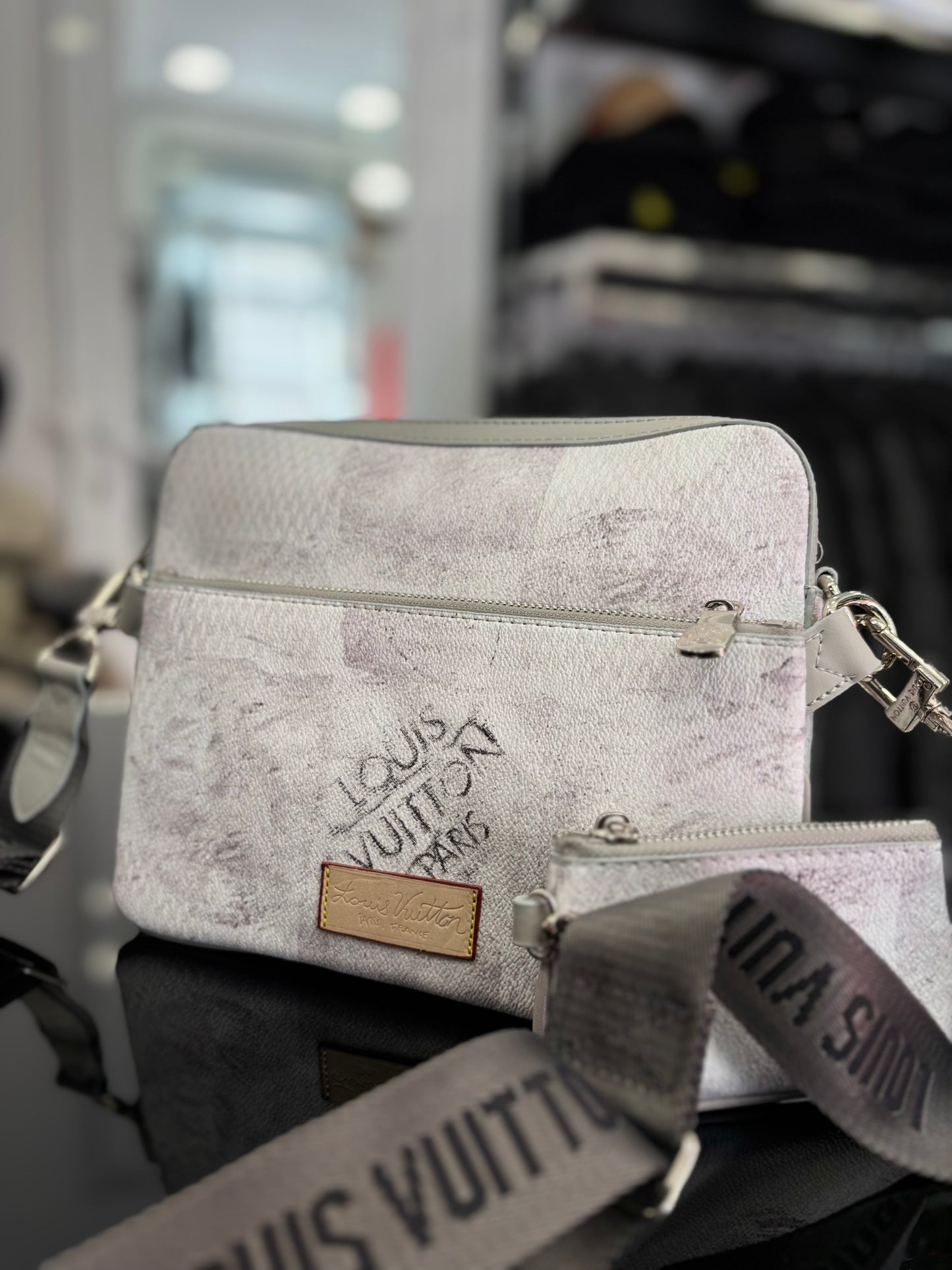 Louis Vuitton Trio Messenger
Damier Salt Stone Grey
