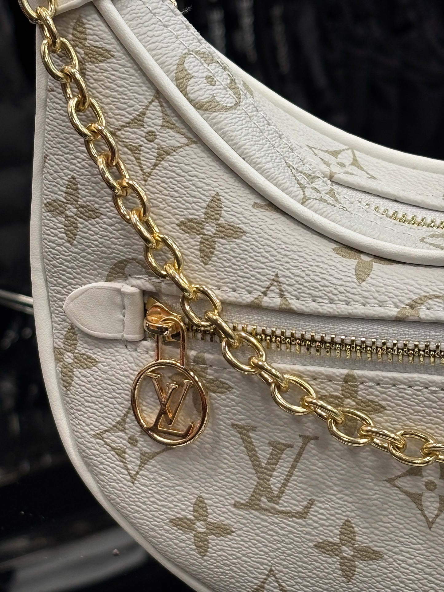 Louis Vuitton Loop Pm Autruche