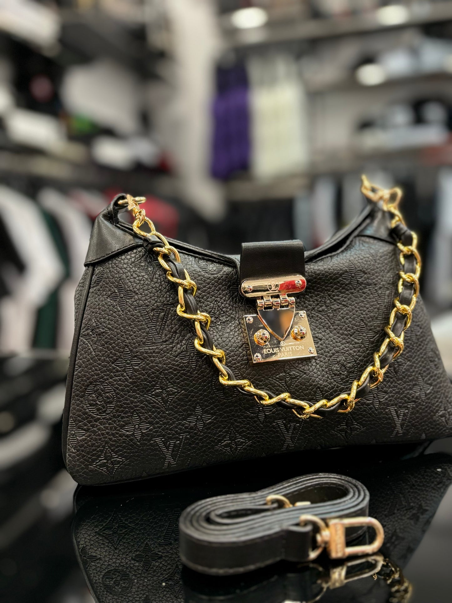 Τσάντα Louis Vuitton Black ωμού/Χιαστί