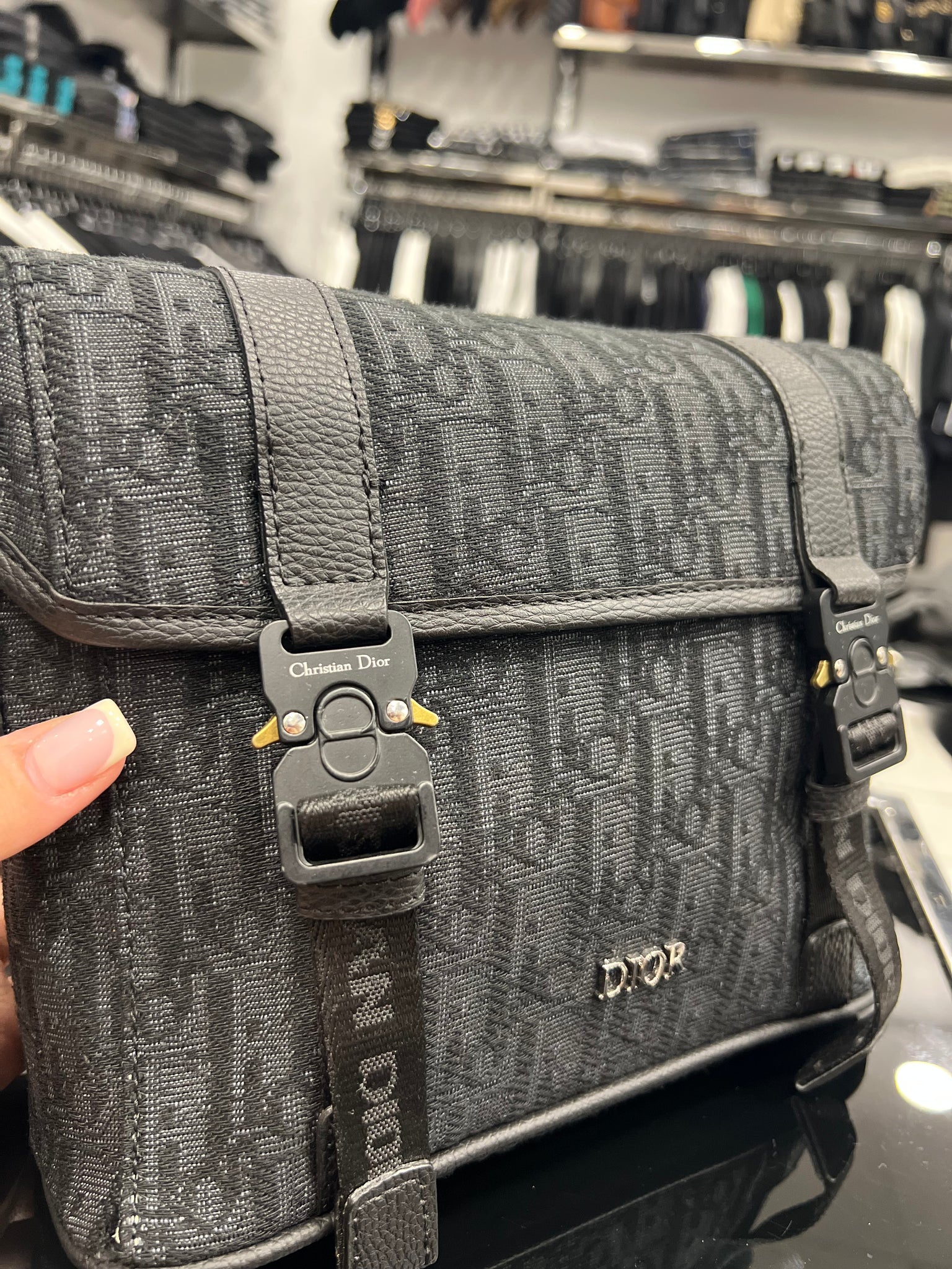 Dior Hit The Road Messenger