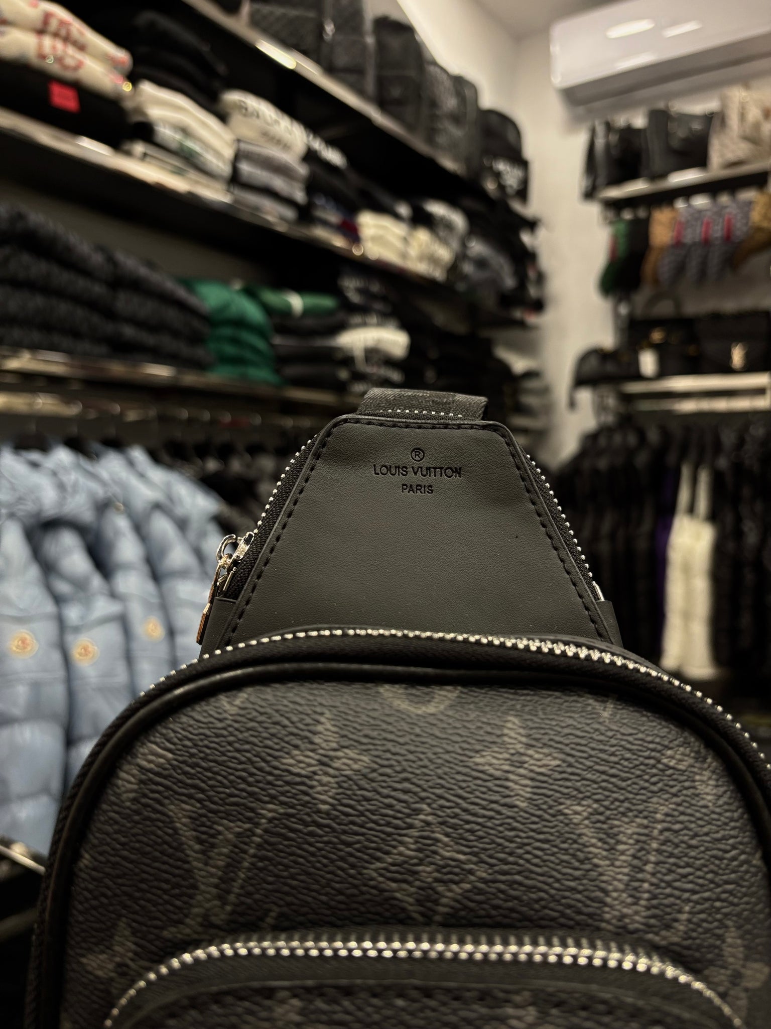 Louis Vuitton Avenue Slingbag PM bag