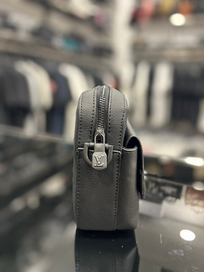 Louis Vuitton Aerogram Fastline Messenger