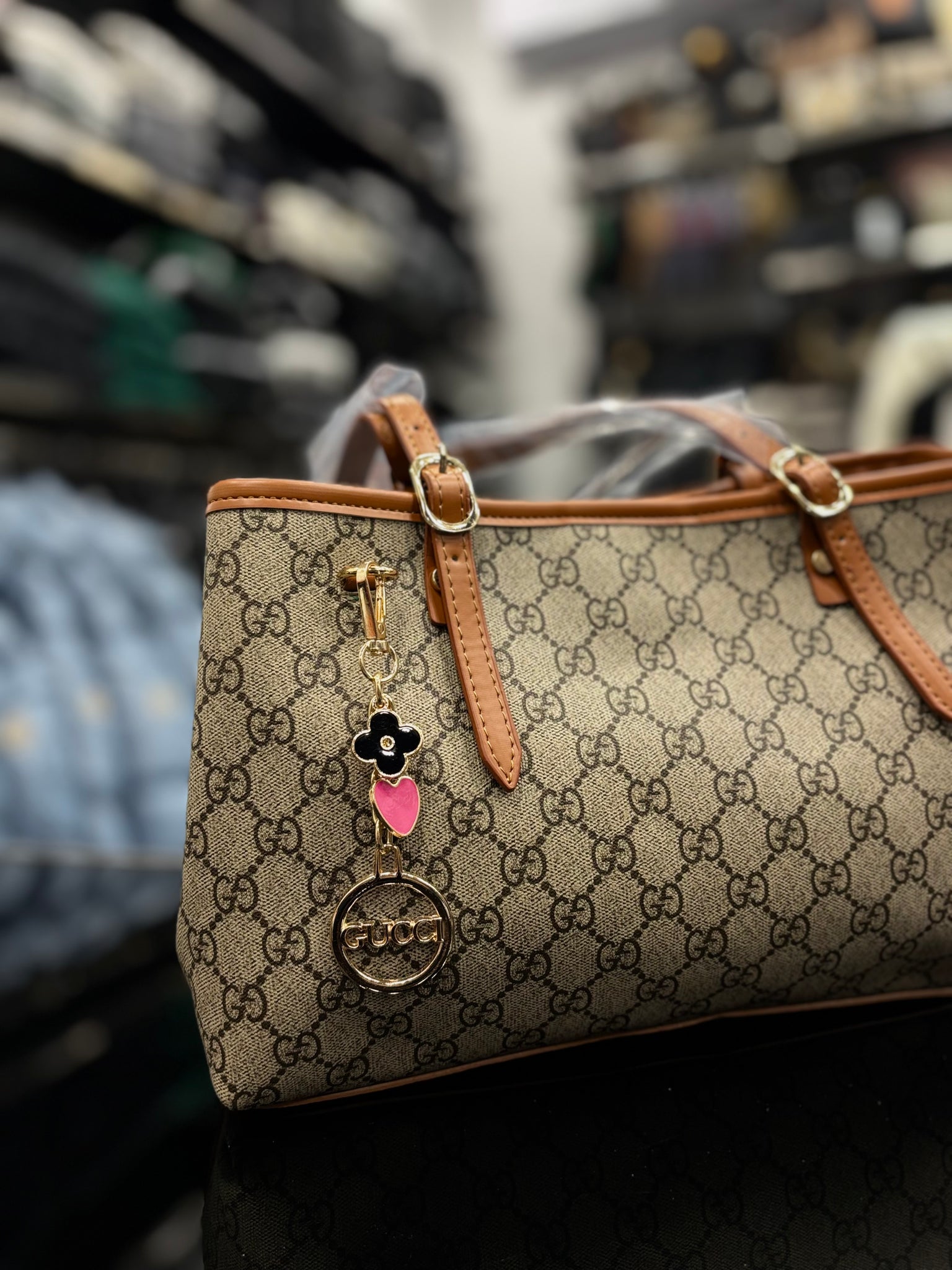 Gucci GG Emblem Tote tampa bag