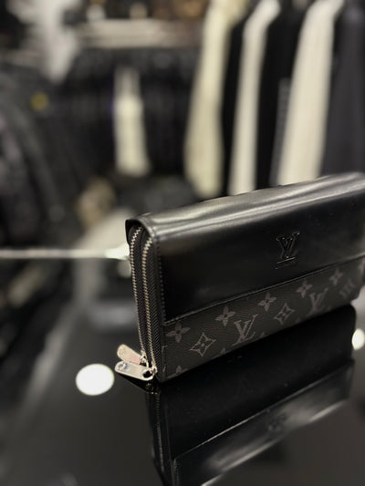 Louis Vuitton Monogram Eclipse black wallet
