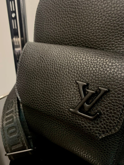 Louis Vuitton bag χιαστί