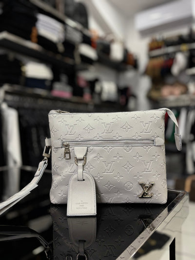 Louis Vuitton grey bag χειρός