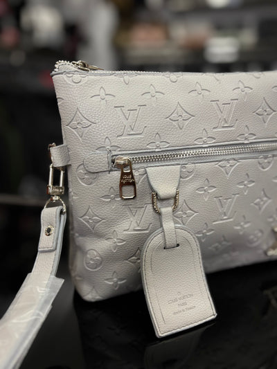 Louis Vuitton grey bag χειρός