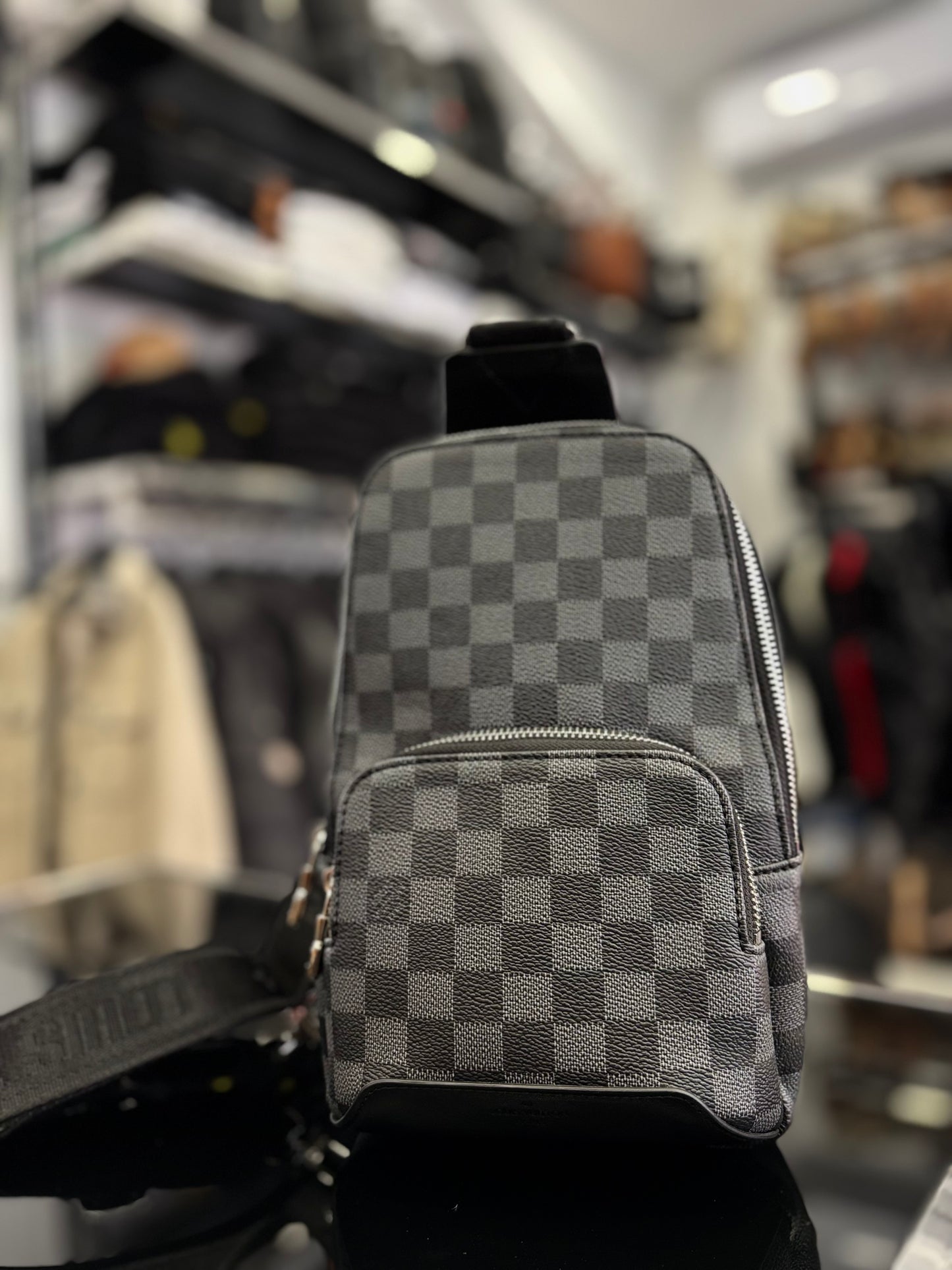Louis Vuitton black τσαντάκι χιαστί