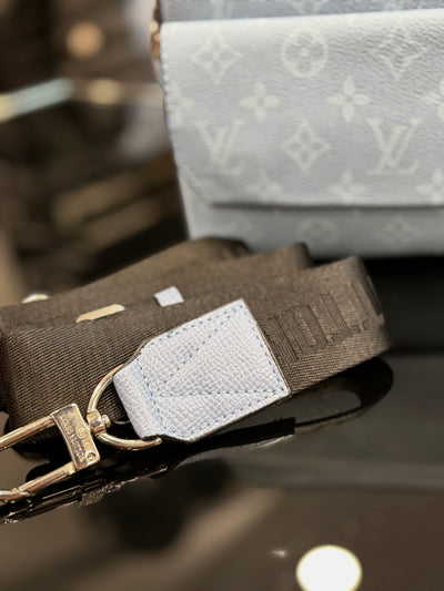 Louis Vuitton Alpha Messenger light blue bag ώμου/χιαστί