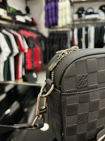 Louis Vuitton Black bag ωμού/χιαστί