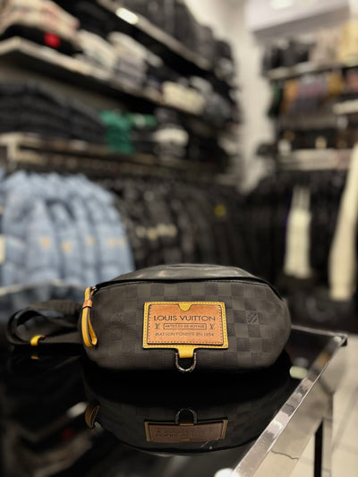Louis Vuitton Discovery Black Bum bag