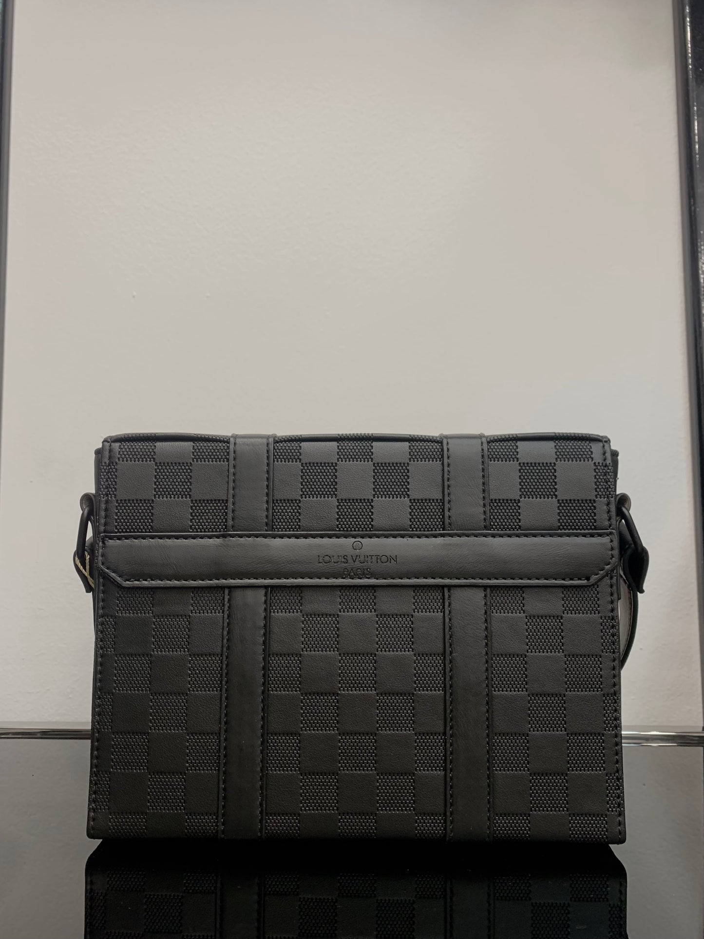 Louis Vuitton Black τσαντάκι ωμού/χιαστί