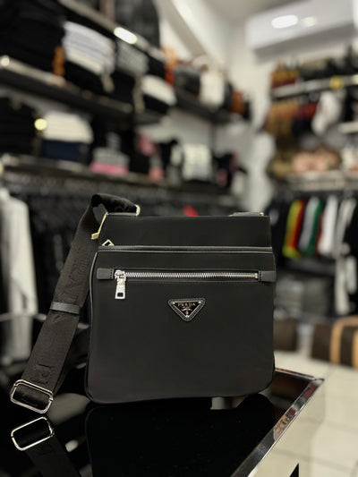 Prada Black bag ωμού/χιαστί