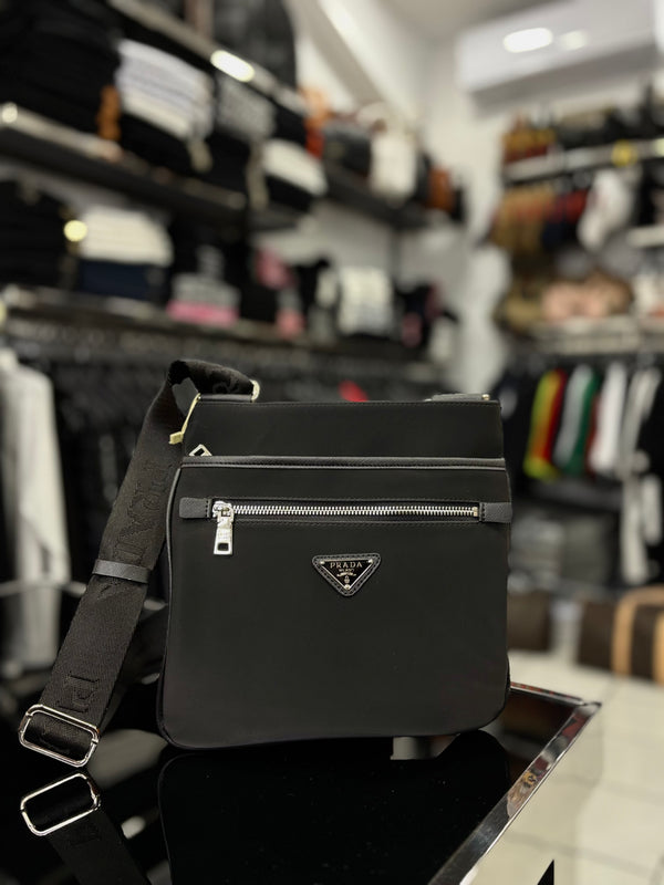 Prada Black bag ωμού/χιαστί