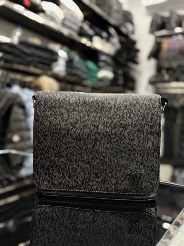 Louis Vuitton black bag ώμου/χιαστί