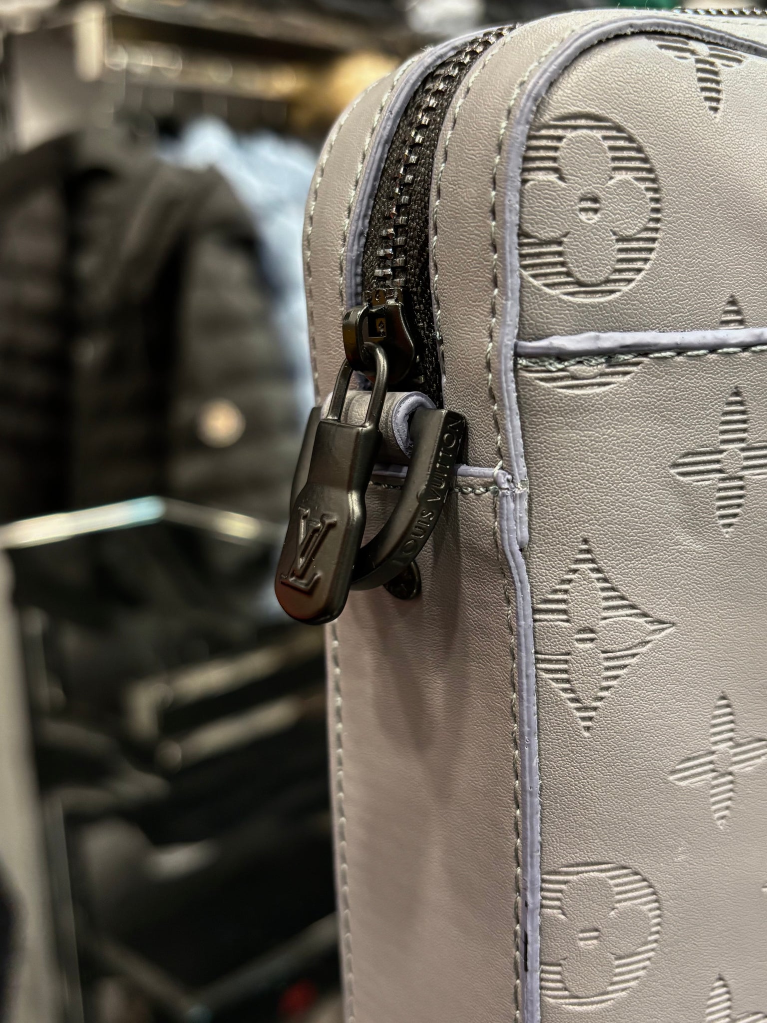 Louis Vuitton Duo Messenger Monogram Shadow grey bag ώμου/χιαστί