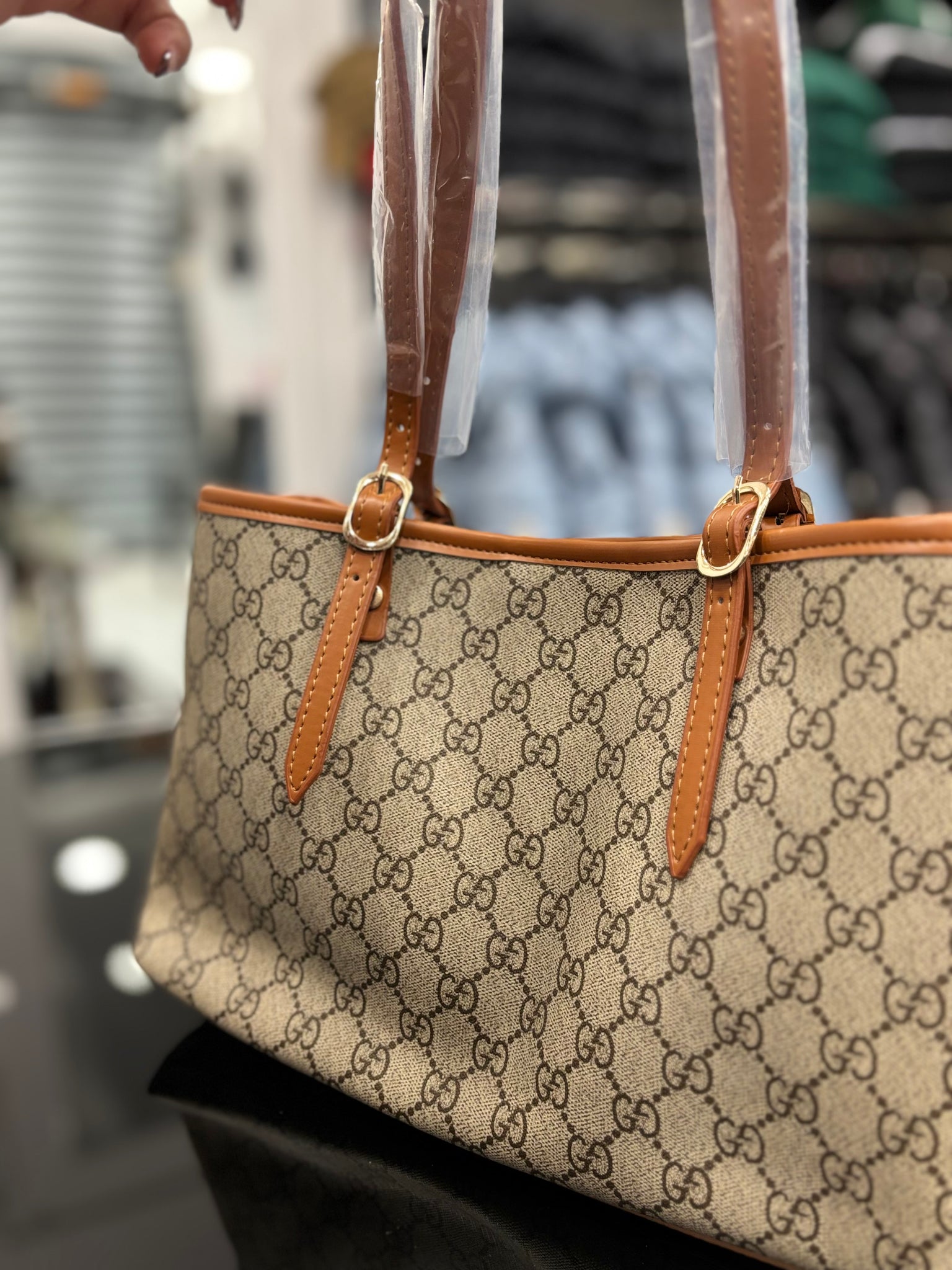 Gucci GG Emblem Tote tampa bag