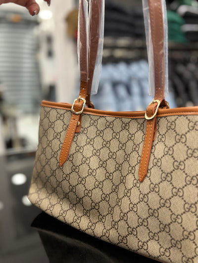 Gucci GG Emblem Tote tampa bag