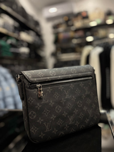 Louis Vuitton District PM black bag
