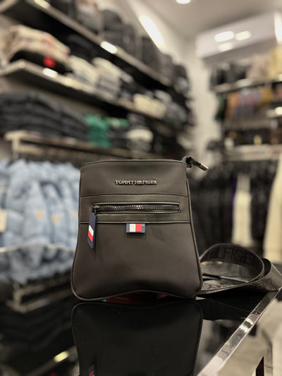 Tommy Hilfiger black bag ώμου/χιαστί