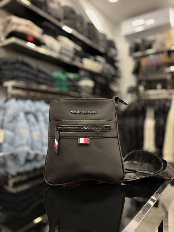 Tommy Hilfiger black bag ώμου/χιαστί