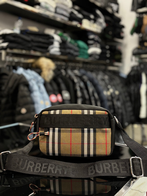 Burberry black bag ώμου/χιαστί