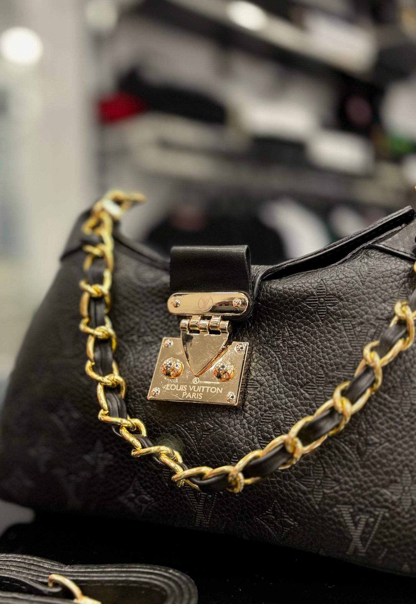 Louis Vuitton bag Black ωμού/Χιαστί