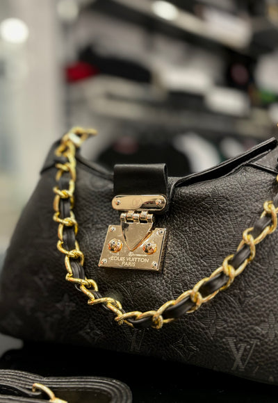 Louis Vuitton bag Black ωμού/Χιαστί