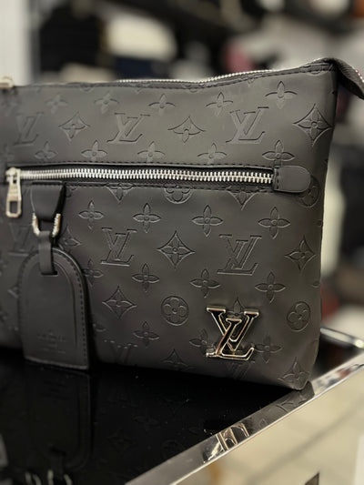 Louis Vuitton black bag χειρός