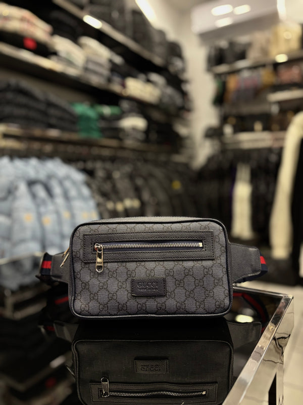 Gucci GG Supreme blue bag