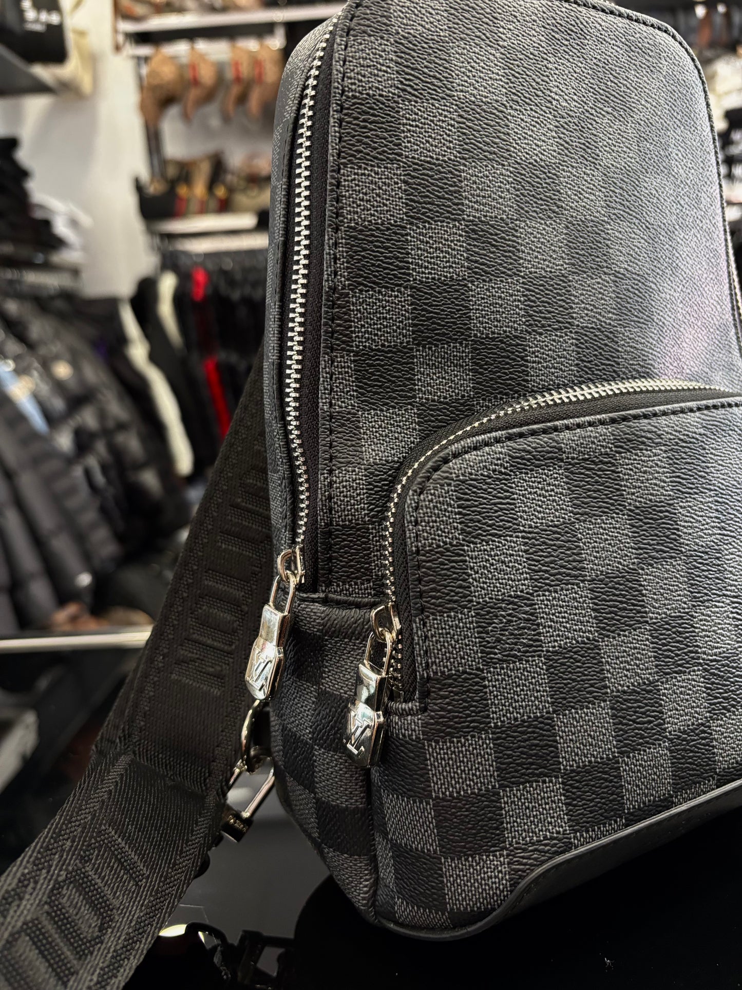 Louis Vuitton black τσαντάκι χιαστί