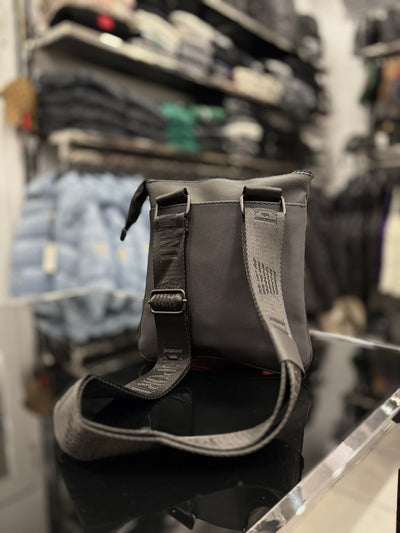 Guess black bag ώμου/χιαστί