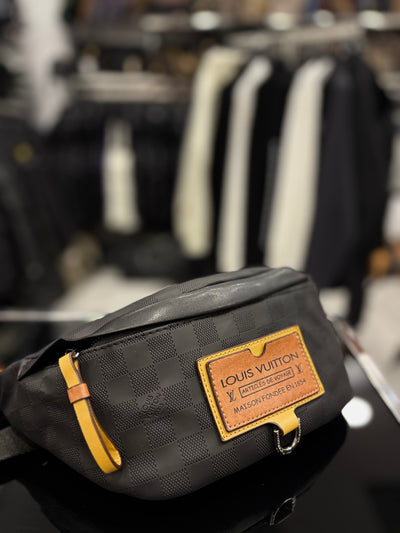 Louis Vuitton Discovery Black Bum bag