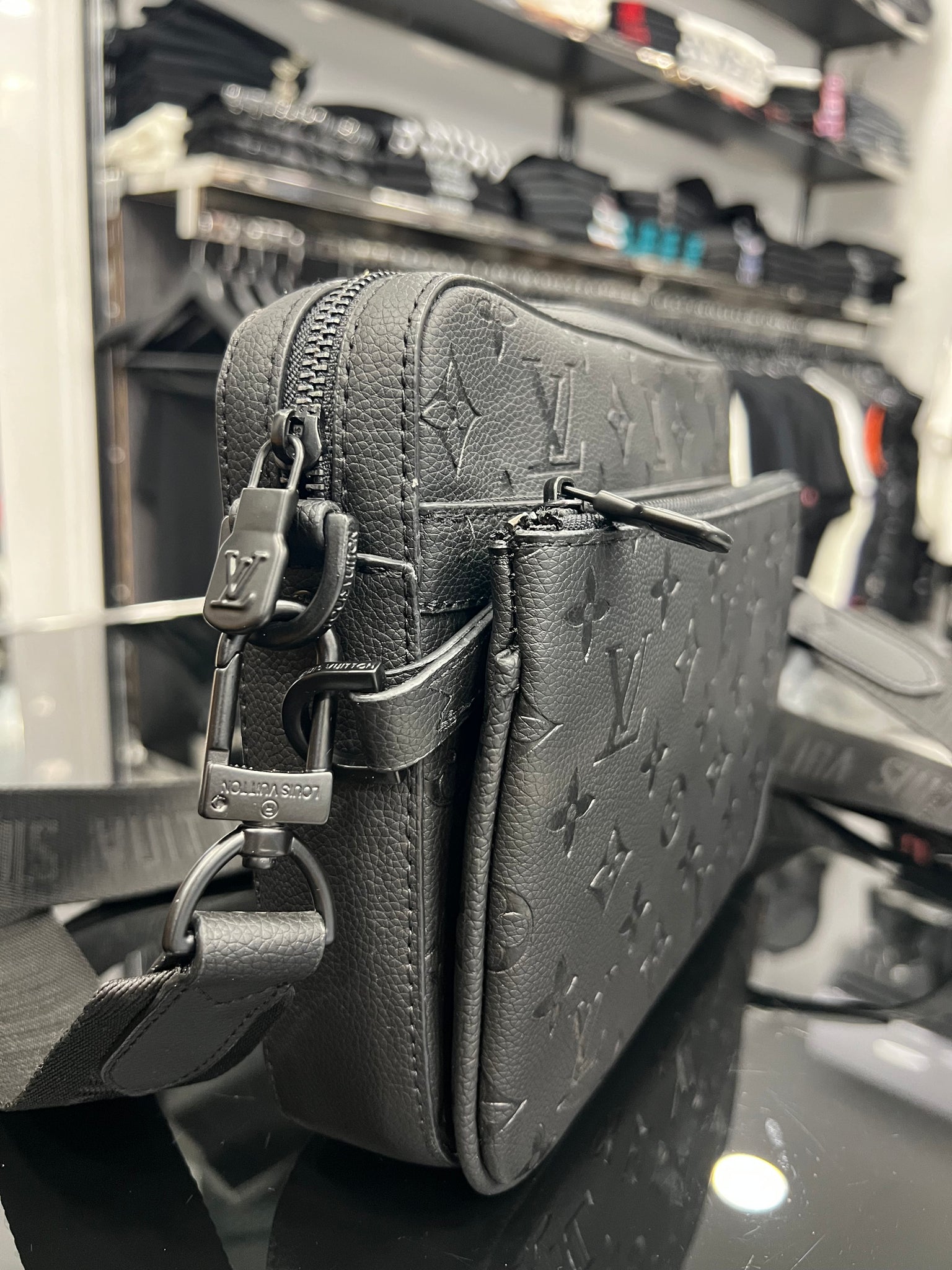 Louis Vuitton Trio Messenger Black