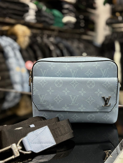 Louis Vuitton Alpha Messenger light blue bag ώμου/χιαστί