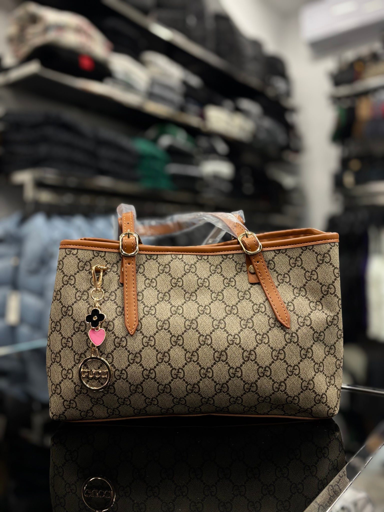 Gucci GG Emblem Tote tampa bag