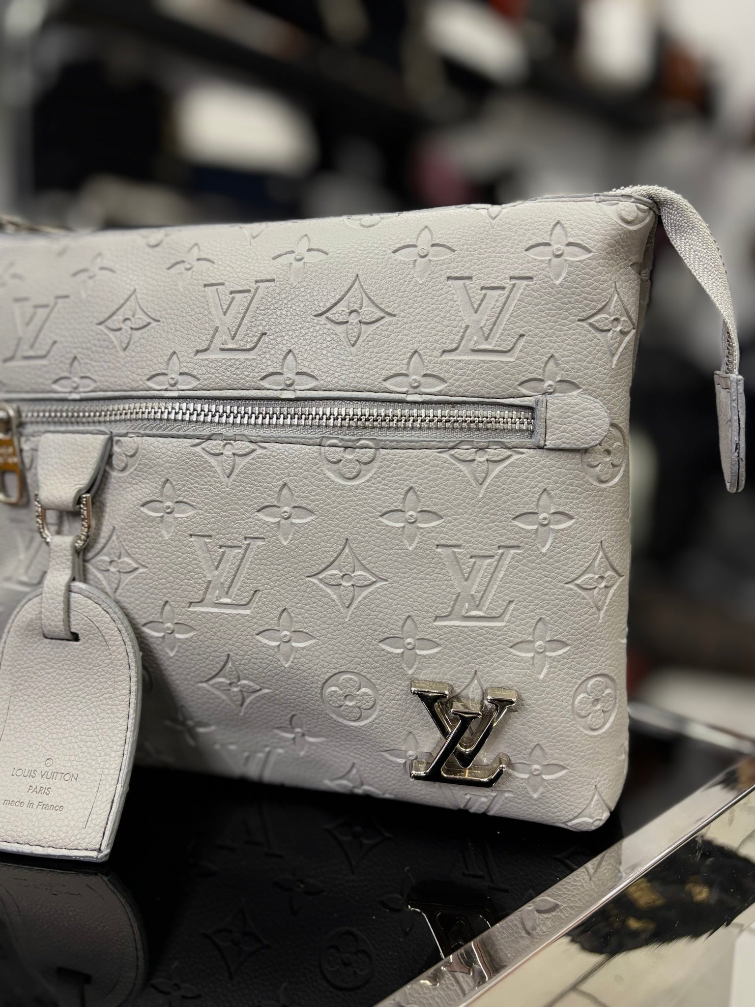 Louis Vuitton grey bag χειρός