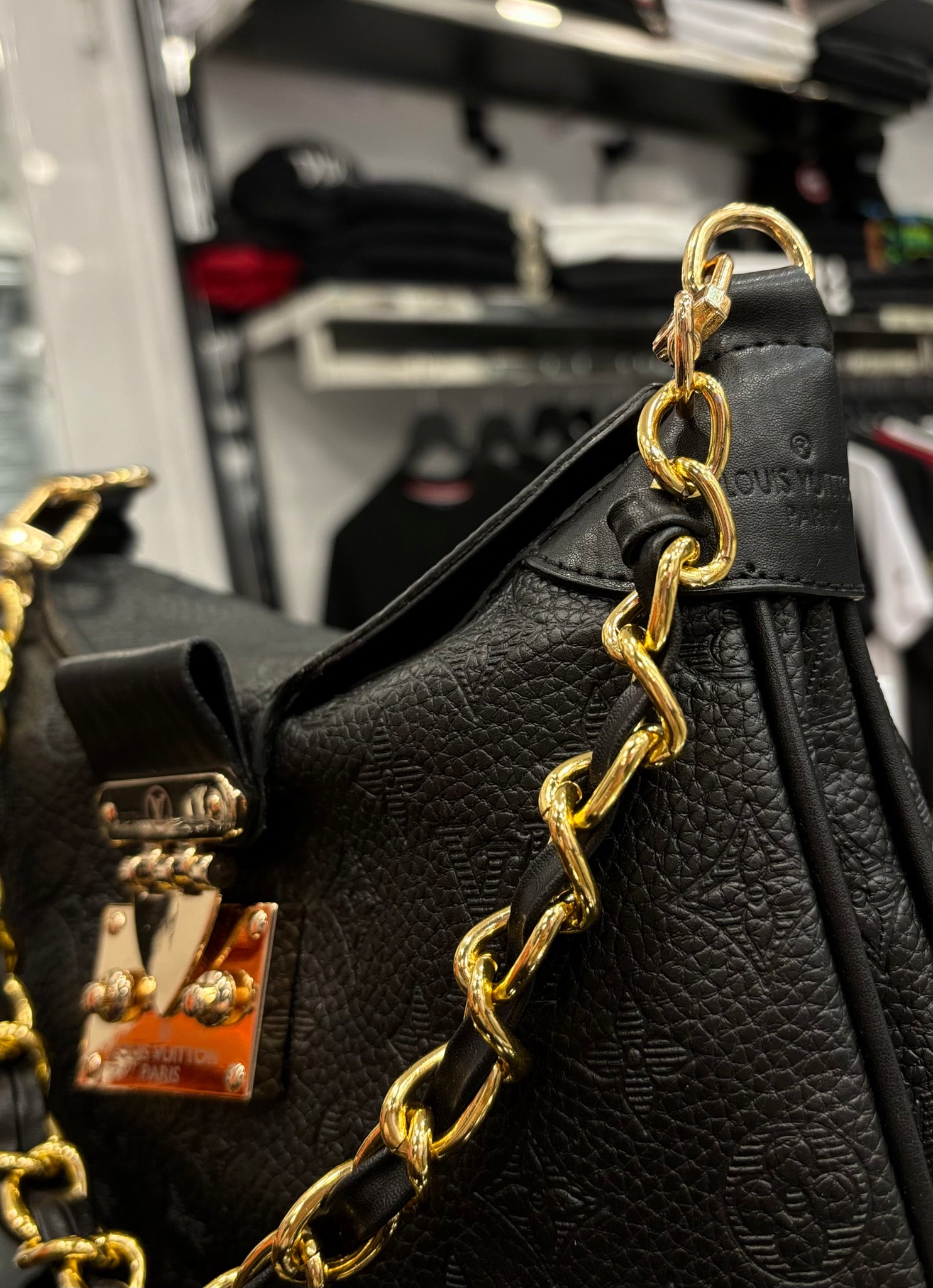 Louis Vuitton bag Black ωμού/Χιαστί