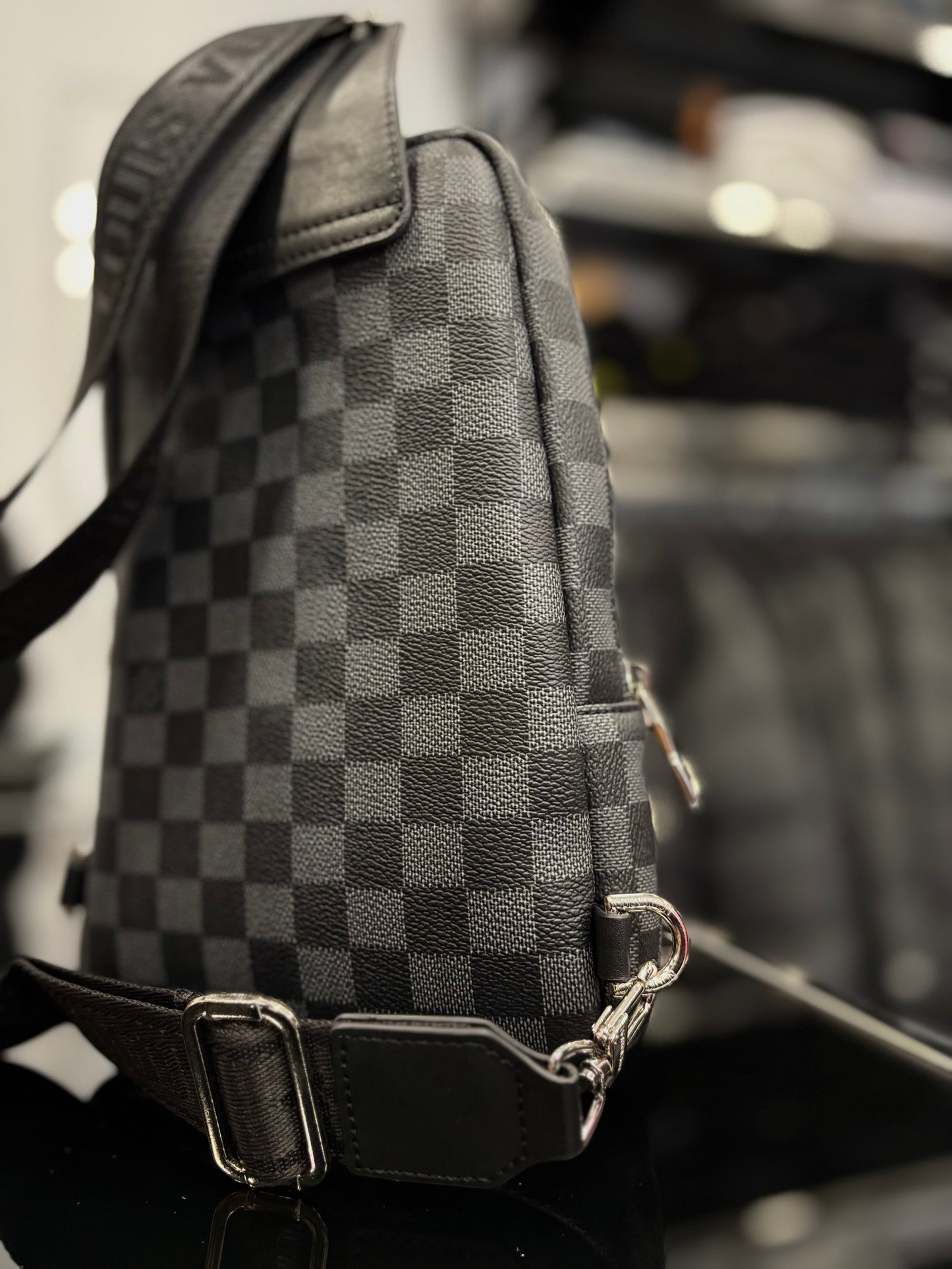 Louis Vuitton black τσαντάκι χιαστί
