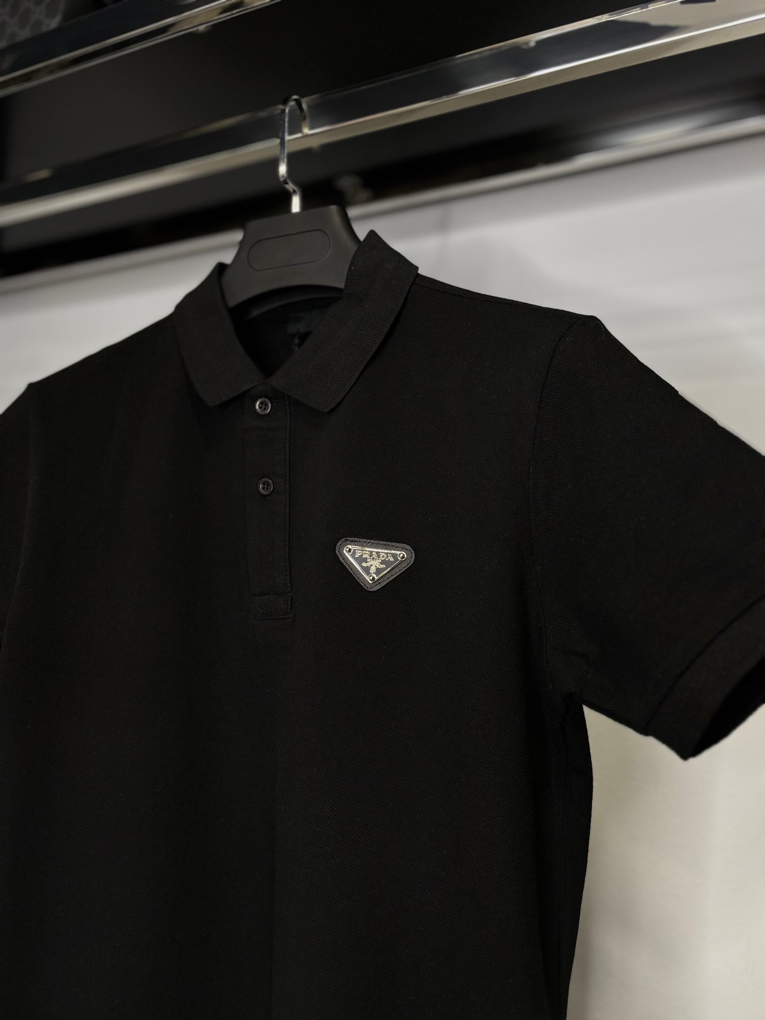 Prada black t-shirt with collar code