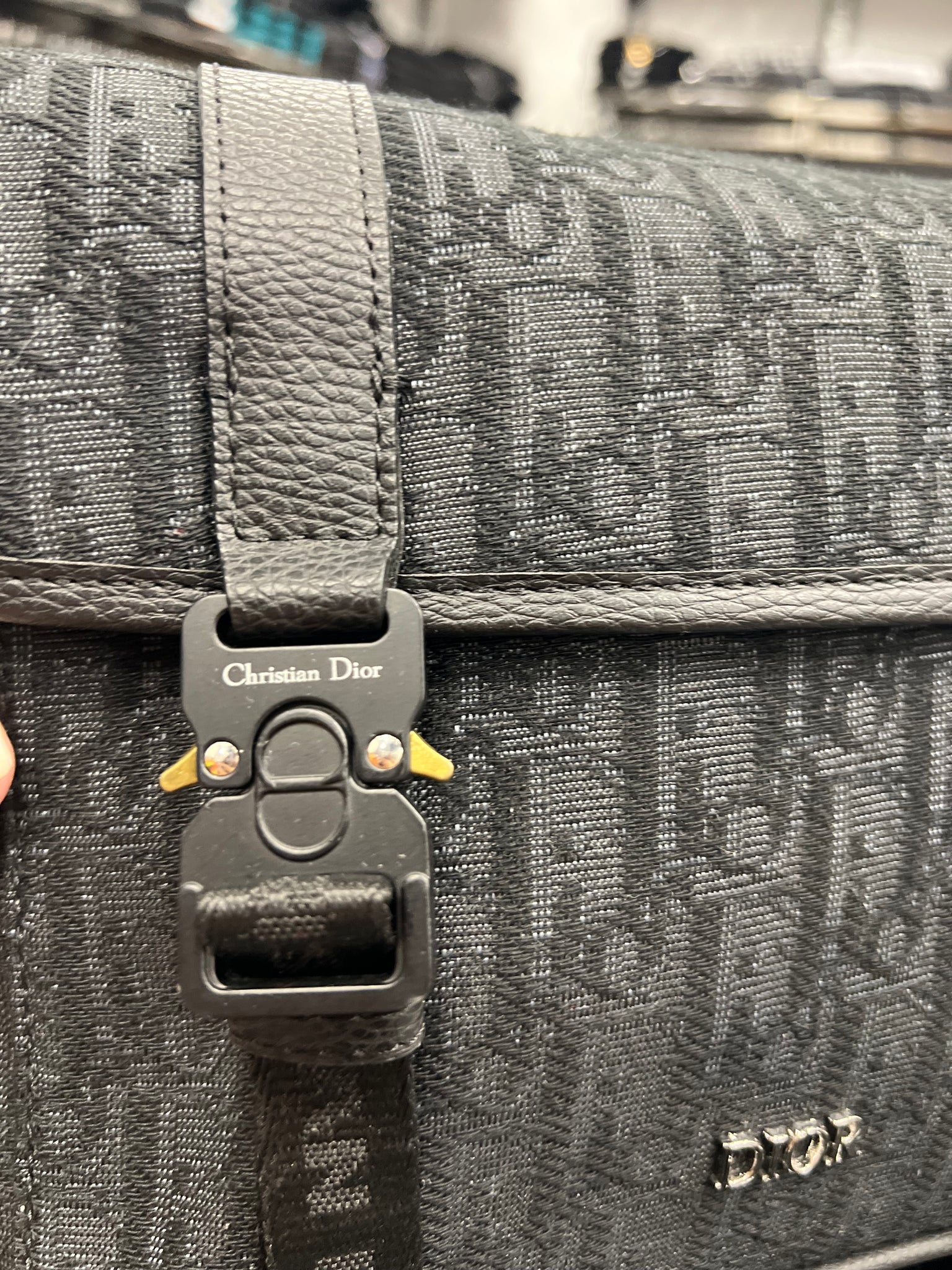 Dior Hit The Road Messenger