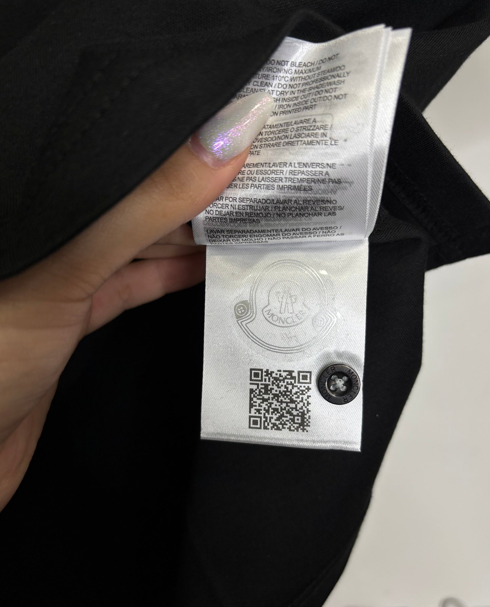 Moncler black t-shirts with collar code