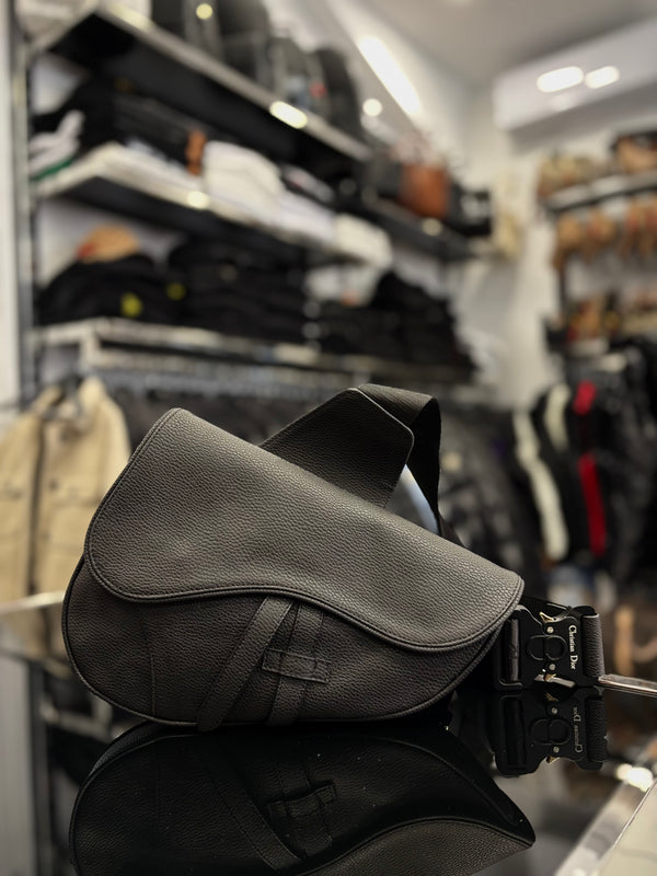 Christian Dior black bag χιαστί