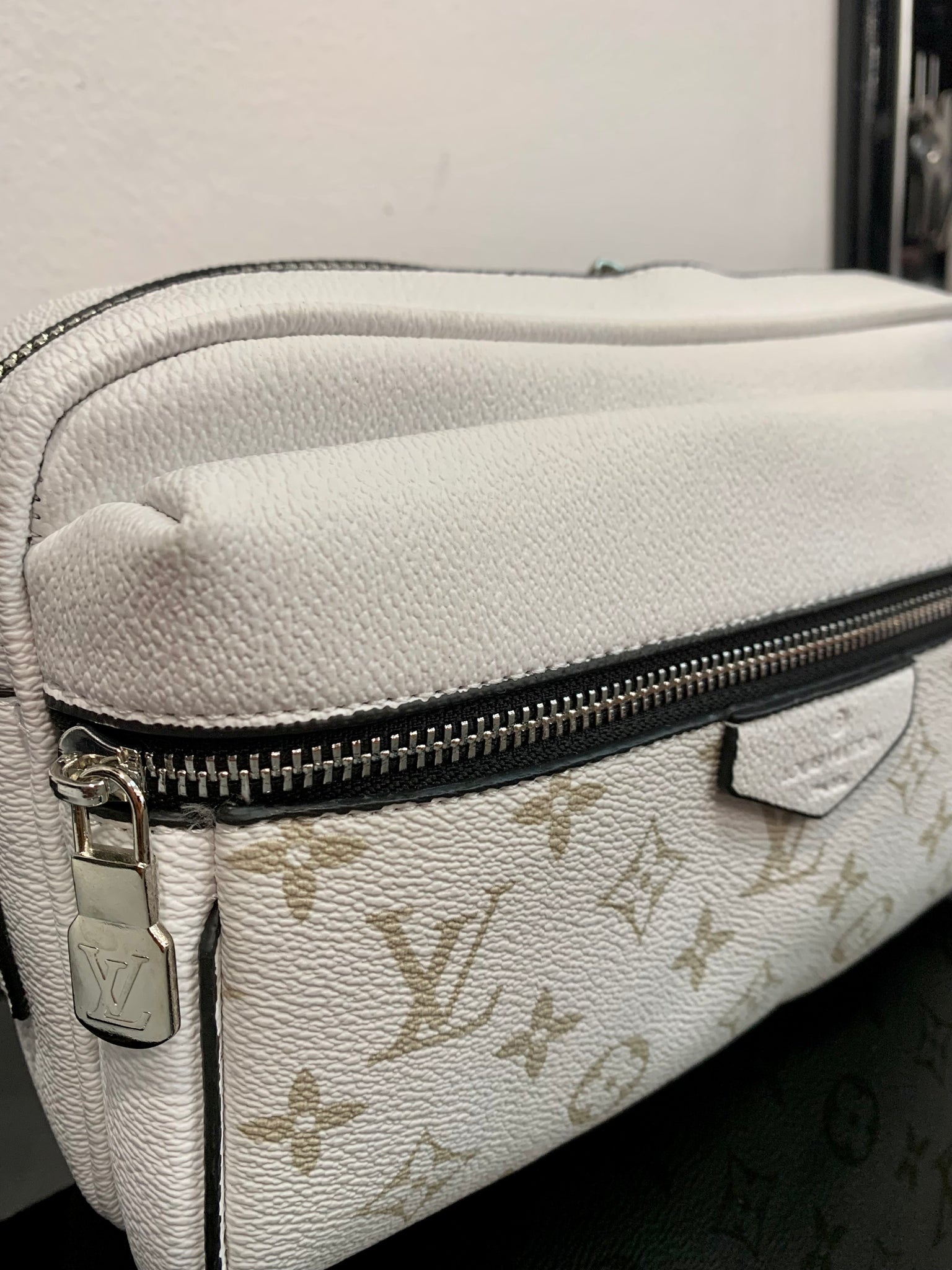Louis Vuitton White bag ωμού/χιαστί