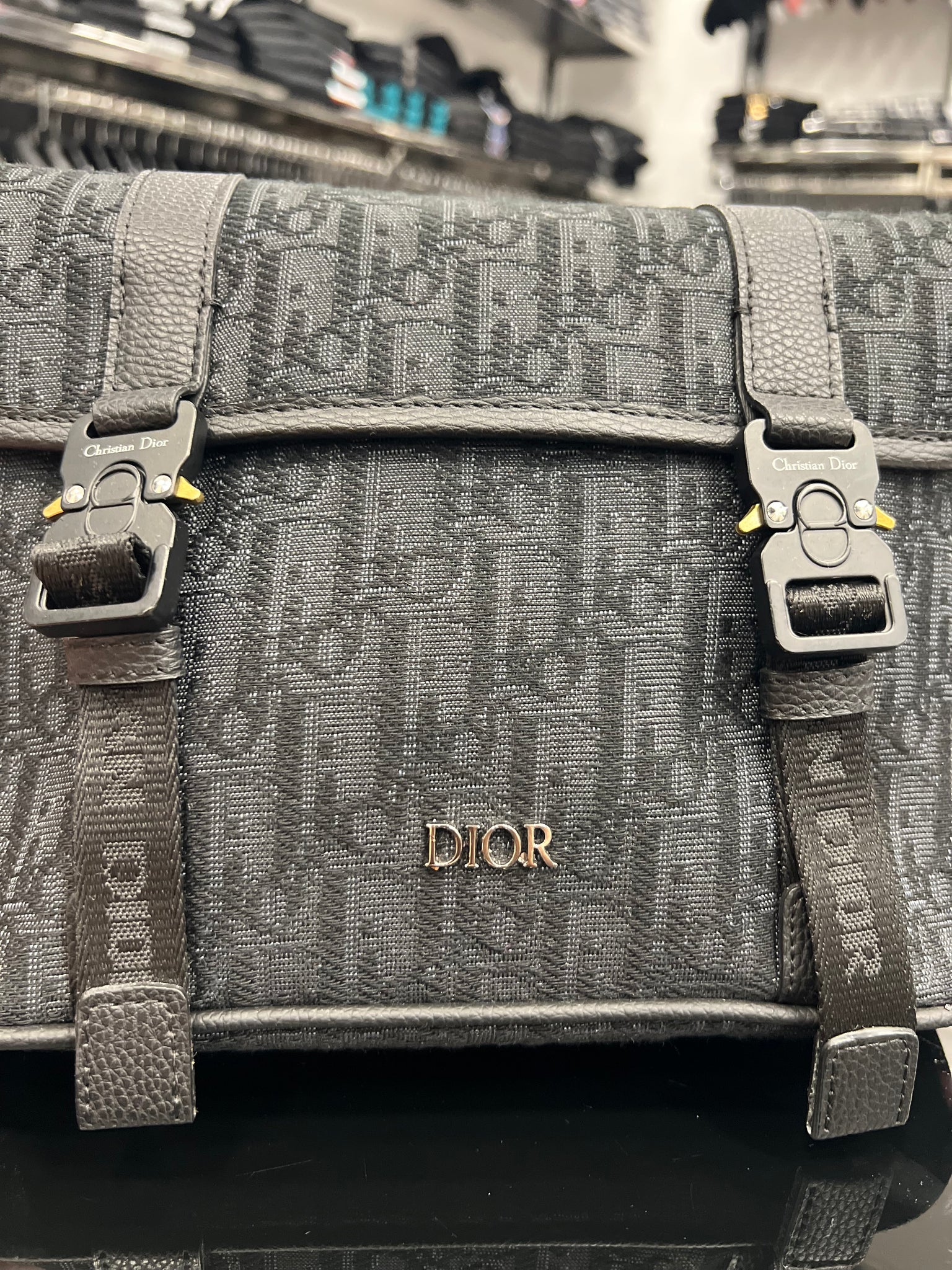 Dior Hit The Road Messenger