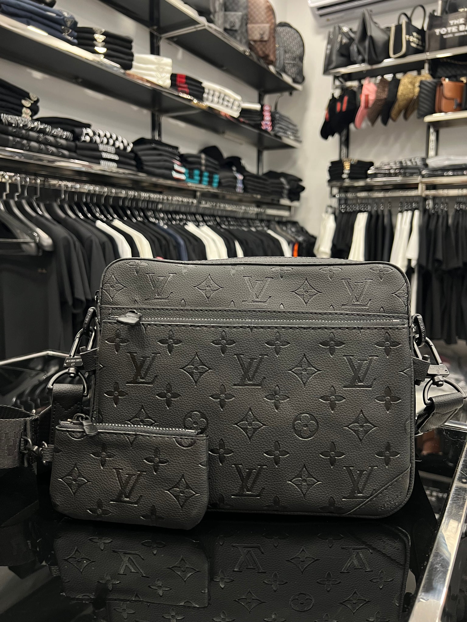 Louis Vuitton Trio Messenger Black