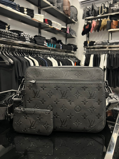 Louis Vuitton Trio Messenger Black