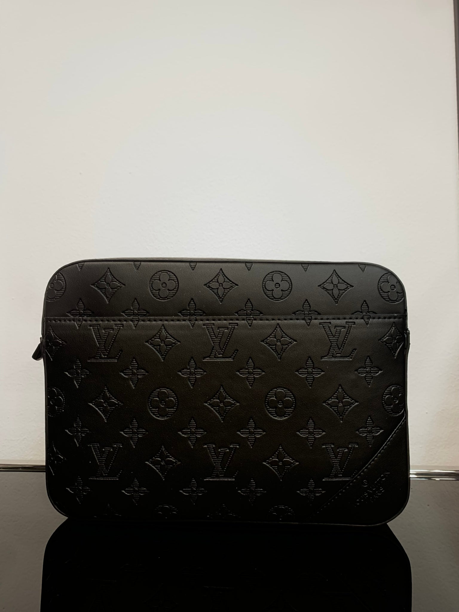 Louis Vuitton Black bag ωμού/Χιαστί